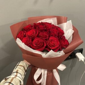 15 красных роз букет