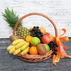 Корзина с фруктами